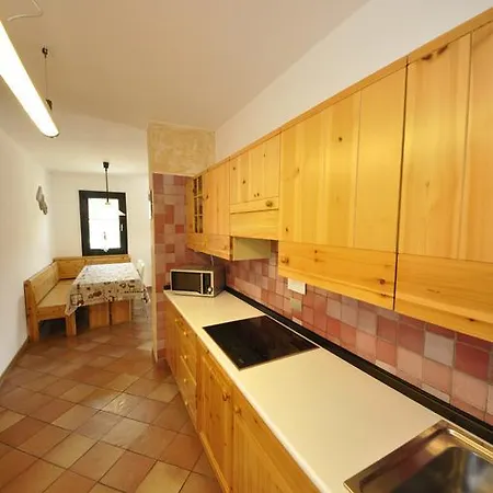 Paradisin Nr. 4 *